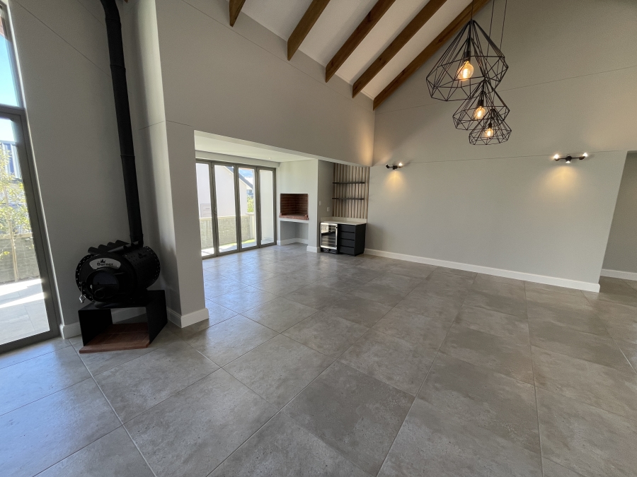 4 Bedroom Property for Sale in Kingswood Golf Estate Western Cape